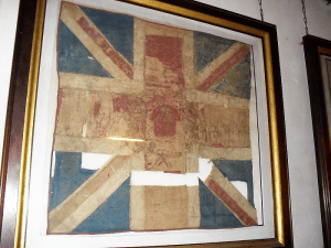 Bandera capturada por linies a las tropas invasores que se exhibe en el Convento Santo Domingo símbolo de la resistencia criolla
