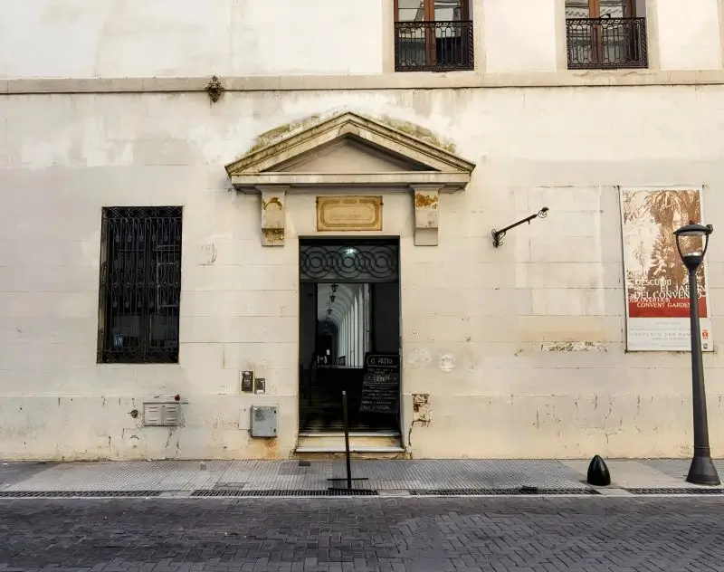 Entrada al Convento San Ramón Nonato en calle Reconquista, Buenos Aires