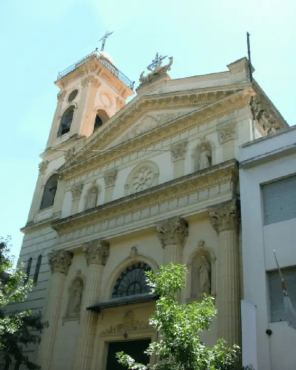La imagen muestra la Iglesia de Nuestra Señora de la Merced de Sión, también conocida como Iglesia Tierra Santa