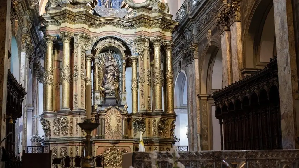 Retablo Mayor de la Catedral Primada de Argentina Camino de Santiago en Buenos Aires