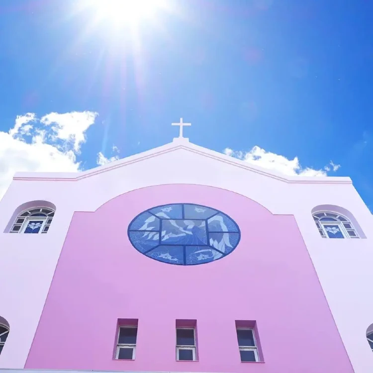 frontis de la parroquia san gabriel arcangel en villa luro