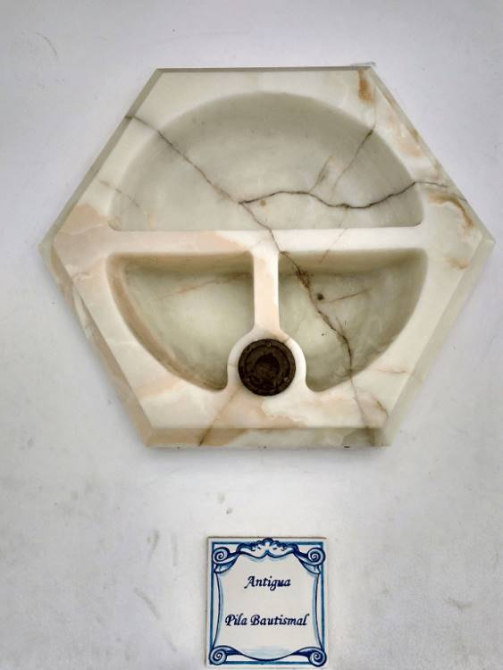 antigua pila bautismal de nuestra señora del carmen en villa urquiza
