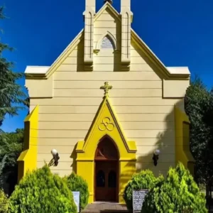 Santuario Nuestra Señora de Luján es un emblemático templo de arquitectura neogótica ubicado en el corazón de Uribelarrea, partido de Cañuelas, a unos 85 km de la Ciudad de Buenos Aires.